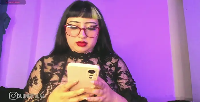 larissa01  online show from March 9, 2026, 10:24 pm