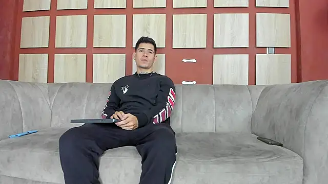 hot day online show from March 11, 2025, 1:16 am