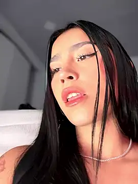 Snapshot of -Loren- chatting on January 8, 2026, 12:22 pm -Loren- online show from January 8, 2026, 12:22 pm