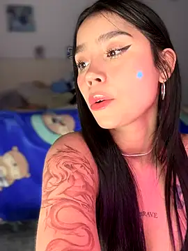 Snapshot of -Loren- chatting on November 21, 2025, 10:58 am -Loren- online show from November 21, 2025, 10:58 am