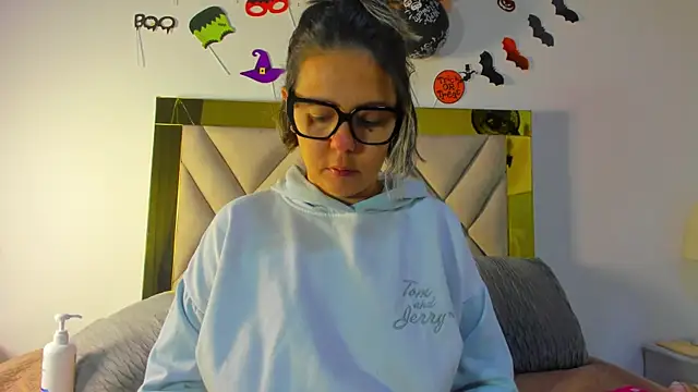 Snapshot of ariana-martins chatting on November 1, 2025, 3:35 am ariana-martins online show from November 1, 2025, 3:35 am