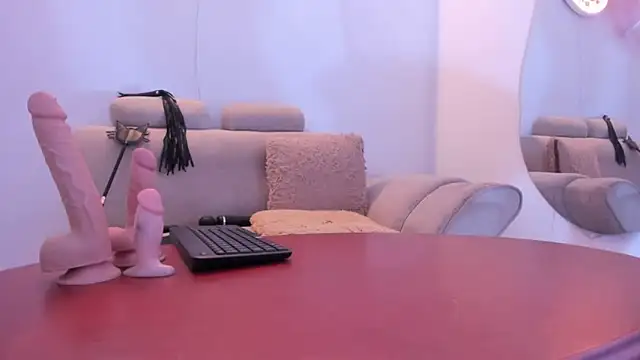 Snapshot of Elaanna_01 chatting on September 23, 2025, 12:01 pm Elaanna 01 online show from September 23, 2025, 12:01 pm