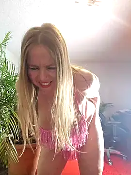 Snapshot of Supertitten95DD chatting on March 11, 2025, 5:57 pm Supertitten95DD online show from March 11, 2025, 5:57 pm