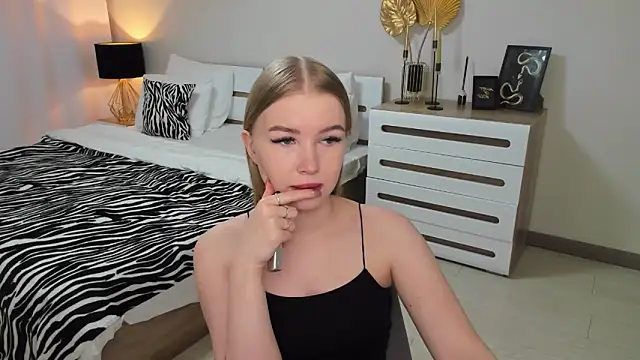 shy  lady online show from March 11, 2025, 9:37 pm