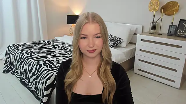 shy  lady online show from June 14, 2026, 2:29 pm