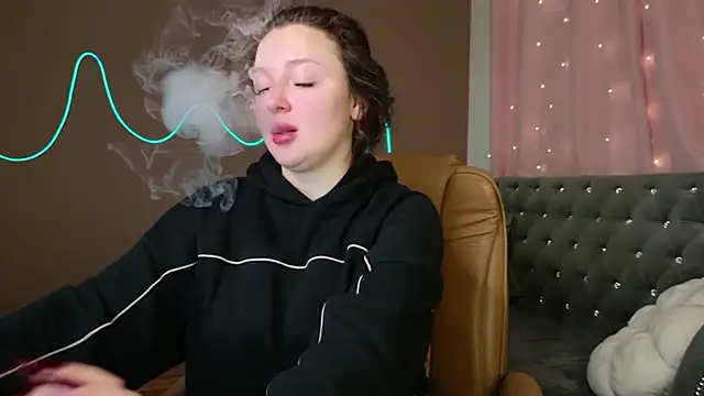 Snapshot of GloriNichols chatting on October 21, 2025, 5:18 am GloriNichols online show from October 21, 2025, 5:18 am