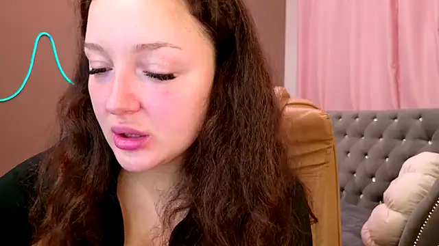 Snapshot of GloriNichols chatting on October 13, 2025, 8:38 am GloriNichols online show from October 13, 2025, 8:38 am