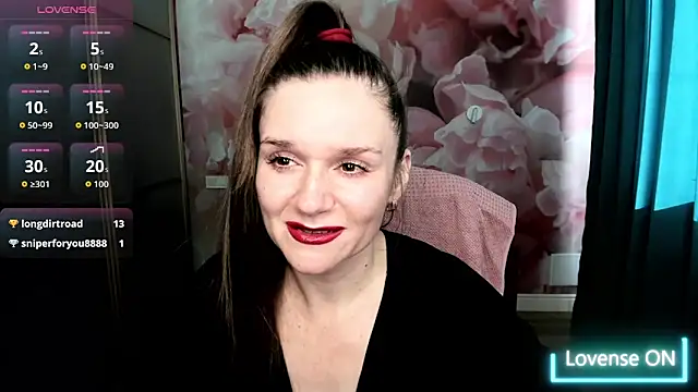 AriaGray online show from November 2, 2025, 9:03 am