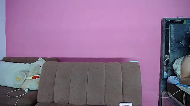 FerneyManti online show from September 29, 2025, 1:45 am