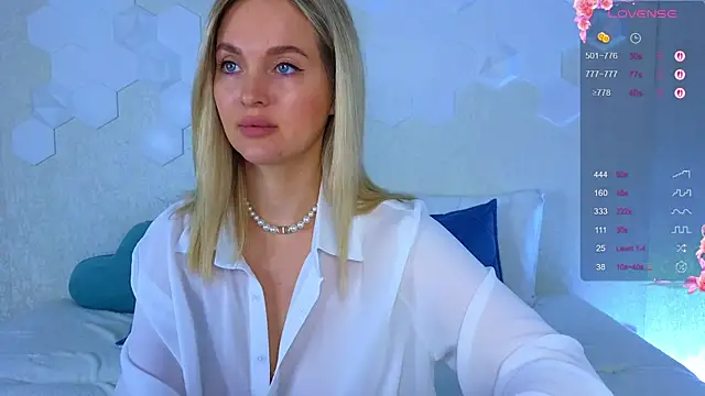 Snapshot of Lynna_Sparks chatting on September 29, 2025, 3:46 am Lynna Sparks online show from September 29, 2025, 3:46 am