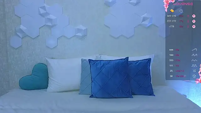 Snapshot of Lynna_Sparks chatting on October 7, 2025, 2:56 am Lynna Sparks online show from October 7, 2025, 2:56 am