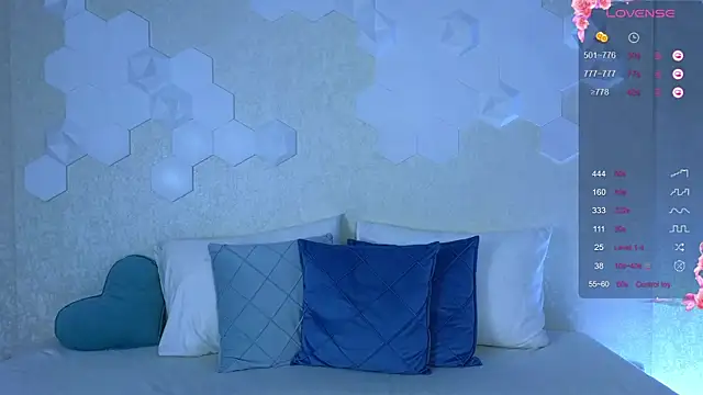 Snapshot of Lynna_Sparks chatting on October 20, 2025, 2:57 am Lynna Sparks online show from October 20, 2025, 2:57 am