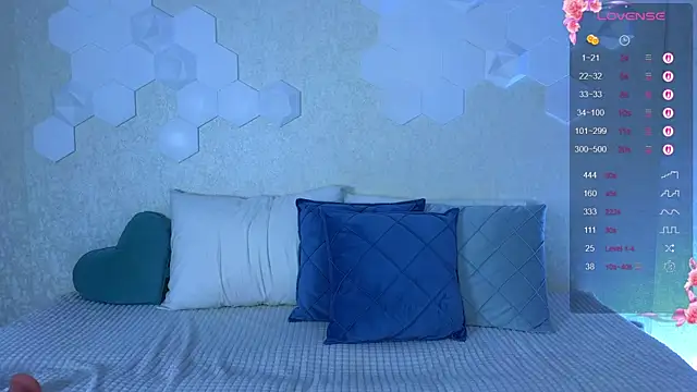 Snapshot of Lynna_Sparks chatting on November 4, 2025, 2:15 am Lynna Sparks online show from November 4, 2025, 2:15 am