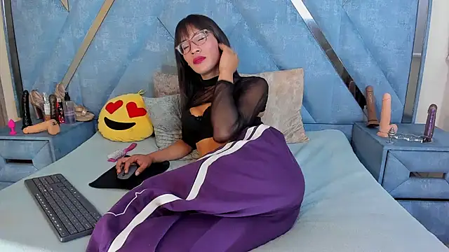 Aura love69 online show from February 23, 2026, 6:03 am