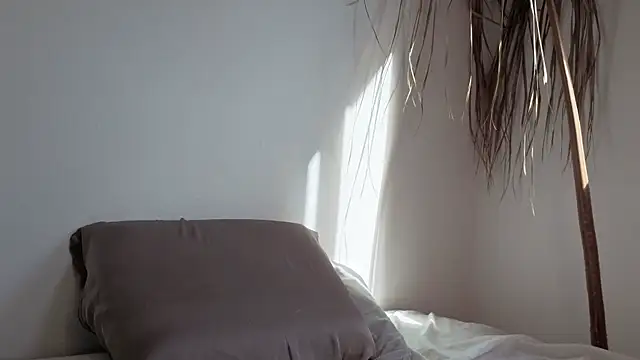 Snapshot of my_lina chatting on October 8, 2025, 7:32 am my lina online show from October 8, 2025, 7:32 am