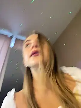 Snapshot of GraceTorrez chatting on October 15, 2025, 4:44 am GraceTorrez online show from October 15, 2025, 4:44 am