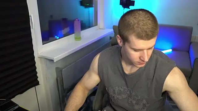 Snapshot of Bruno_Banani chatting on October 3, 2025, 8:21 pm Bruno Banani online show from October 3, 2025, 8:21 pm