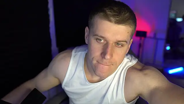 Snapshot of Bruno_Banani chatting on October 17, 2025, 8:10 pm Bruno Banani online show from October 17, 2025, 8:10 pm