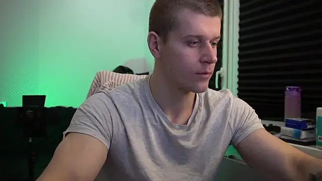 Snapshot of Bruno_Banani chatting on September 28, 2025, 4:25 pm Bruno Banani online show from September 28, 2025, 4:25 pm