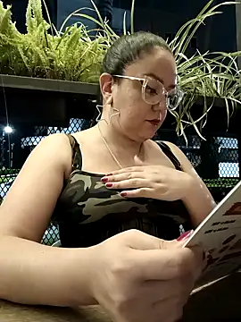 Snapshot of Kinkster_Jade chatting on February 20, 2025, 12:30 am Kinkster Jade online show from February 20, 2025, 12:30 am