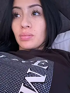 Snapshot of Sara_luna_ chatting on December 11, 2024, 2:44 pm Sara luna online show from December 11, 2024, 2:44 pm