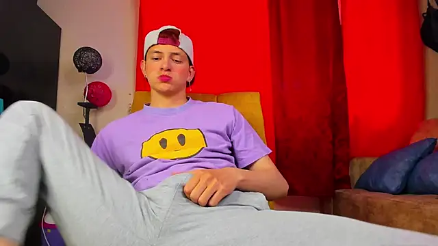 Snapshot of GabyThoms chatting on October 9, 2025, 8:42 pm GabyThoms online show from October 9, 2025, 8:42 pm