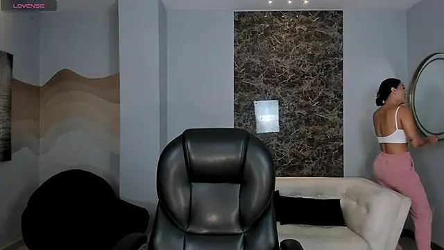 AbbyDalton online show from November 6, 2025, 7:18 pm