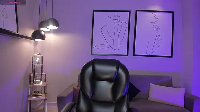 HannahJamesX online show from March 4, 2026, 12:46 pm