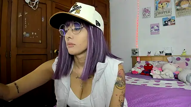 Snapshot of LunaDeCristall chatting on October 9, 2025, 6:58 am LunaDeCristall online show from October 9, 2025, 6:58 am