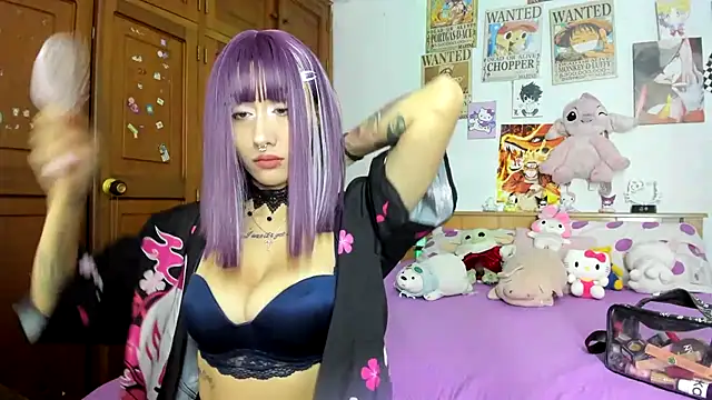 Snapshot of LunaDeCristall chatting on October 15, 2025, 8:55 am LunaDeCristall online show from October 15, 2025, 8:55 am