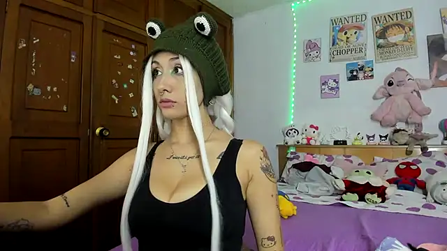 Snapshot of LunaDeCristall chatting on October 12, 2025, 5:09 am LunaDeCristall online show from October 12, 2025, 5:09 am