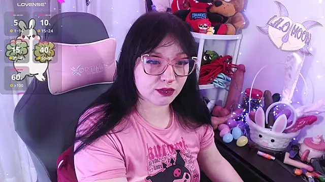 LiloMoon69 online show from April 3, 2026, 9:43 pm