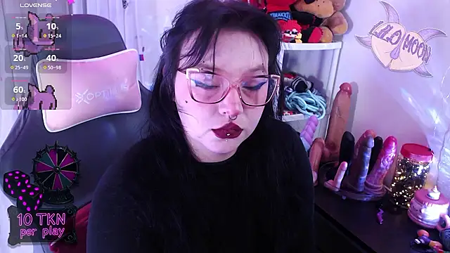 LiloMoon69 online show from February 3, 2026, 1:49 pm