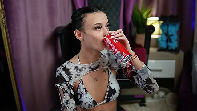 RachelRave online show from March 2, 2025, 8:57 pm