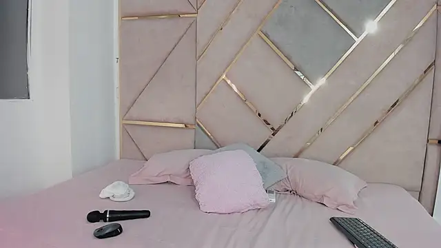 Snapshot of Daddysgirl1_ chatting on March 1, 2025, 12:39 am Daddysgirl1  online show from March 1, 2025, 12:39 am