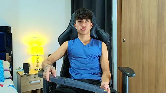  CamiloBass online show from May 22, 2026, 1:47 am