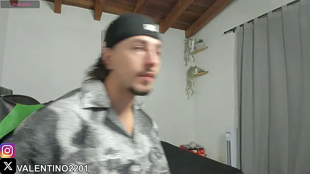 Snapshot of Valentino_Xander chatting on September 21, 2025, 11:32 pm Valentino Xander online show from September 21, 2025, 11:32 pm