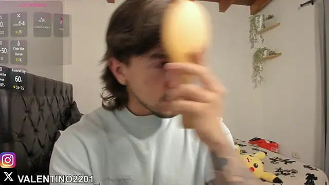 Snapshot of Valentino_Xander chatting on October 12, 2025, 12:23 am Valentino Xander online show from October 12, 2025, 12:23 am