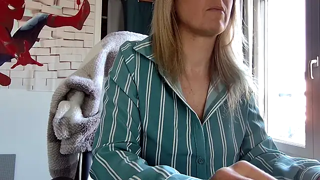 cassiehotsexy online show from October 17, 2025, 7:55 am