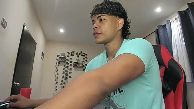 Snapshot of johan_beley_ chatting on October 9, 2025, 2:39 pm johan beley online show from October 9, 2025, 2:39 pm