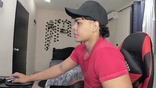 Snapshot of johan_beley_ chatting on October 16, 2025, 2:31 am johan beley online show from October 16, 2025, 2:31 am