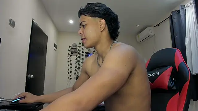 Snapshot of johan_beley_ chatting on October 8, 2025, 2:18 pm johan beley online show from October 8, 2025, 2:18 pm