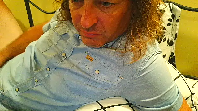 Snapshot of costanza7070 chatting on June 16, 2026, 4:34 am costanza7070 online show from June 16, 2026, 4:34 am