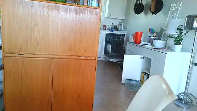 costanza7070 online show from April 13, 2026, 9:08 pm