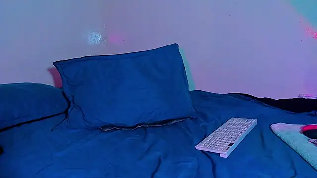 Piggy Eddy online show from April 8, 2026, 1:29 am