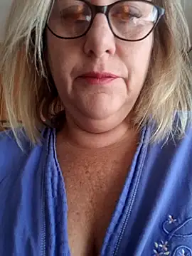 Snapshot of Mara-24 chatting on October 20, 2025, 8:48 am Mara-24 online show from October 20, 2025, 8:48 am