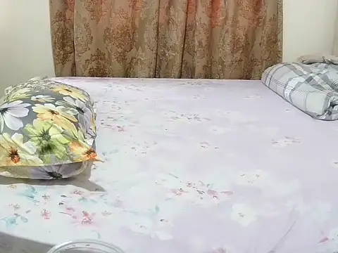 Snapshot of slender_sweet chatting on October 13, 2025, 11:01 am slender sweet online show from October 13, 2025, 11:01 am