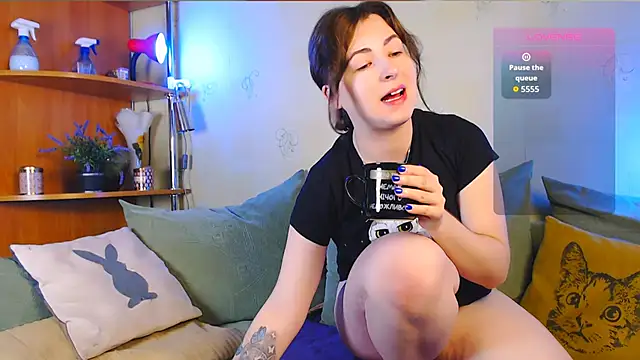 Snapshot of Caroline1995 chatting on October 27, 2025, 8:15 am Caroline1995 online show from October 27, 2025, 8:15 am