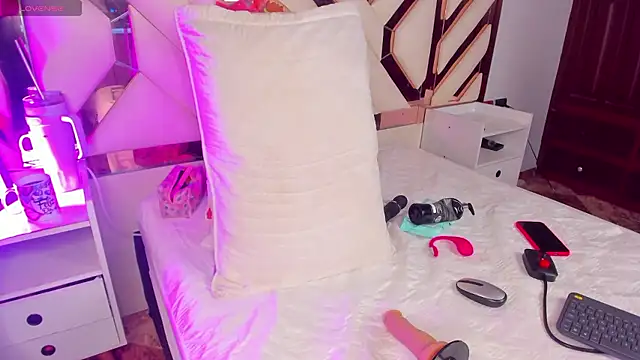 CintiaVega online show from January 13, 2026, 2:37 am