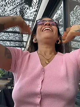 Snapshot of ValeriEvan chatting on October 30, 2025, 8:17 pm ValeriEvan online show from October 30, 2025, 8:17 pm